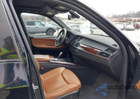 2010 BMW X5 xDrive48I z USA, uszkodzony, nr VIN 5UXFE8C53AL311437